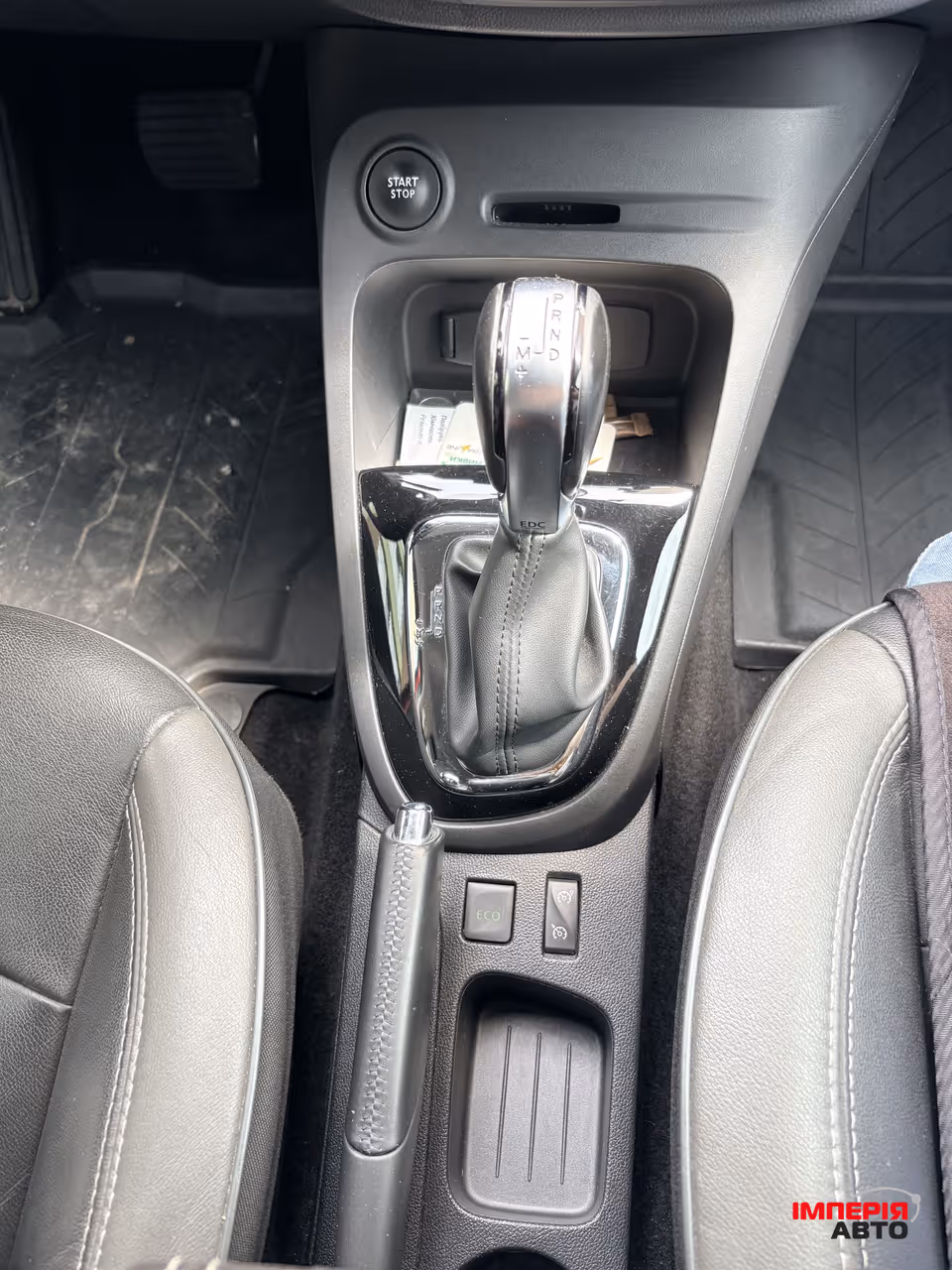 Renault Captur - фото 11