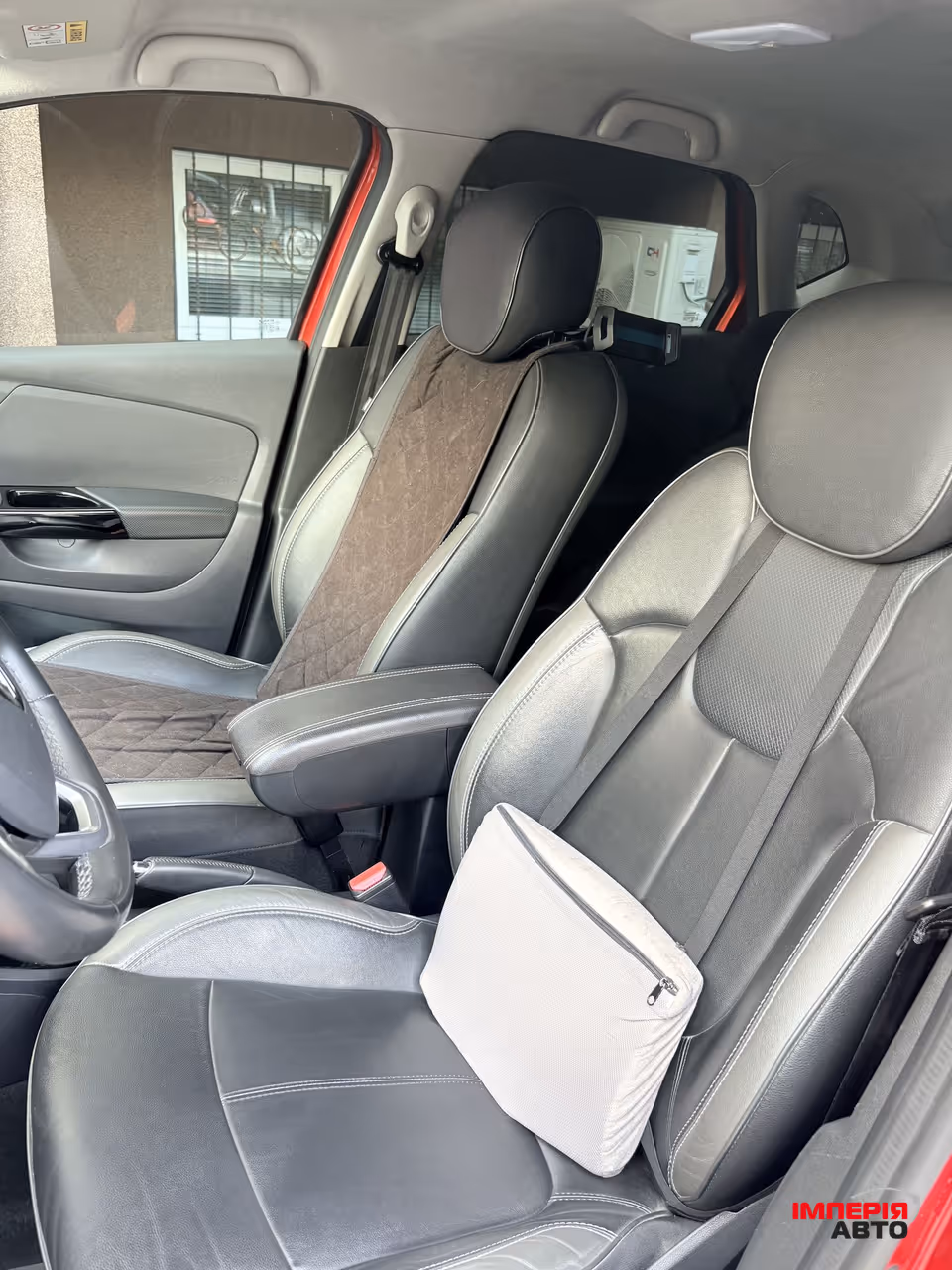 Renault Captur - фото 13