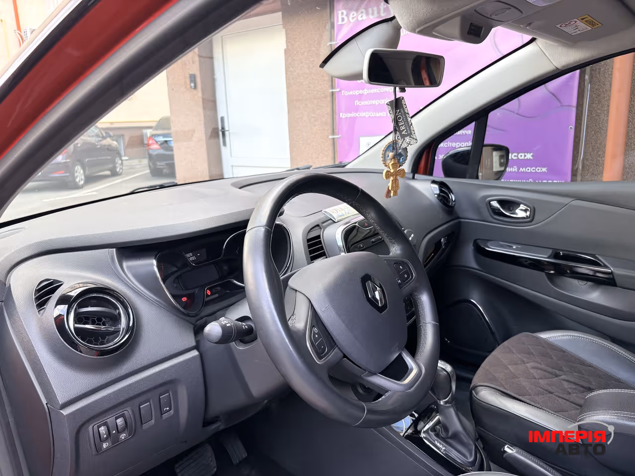Renault Captur - фото 8