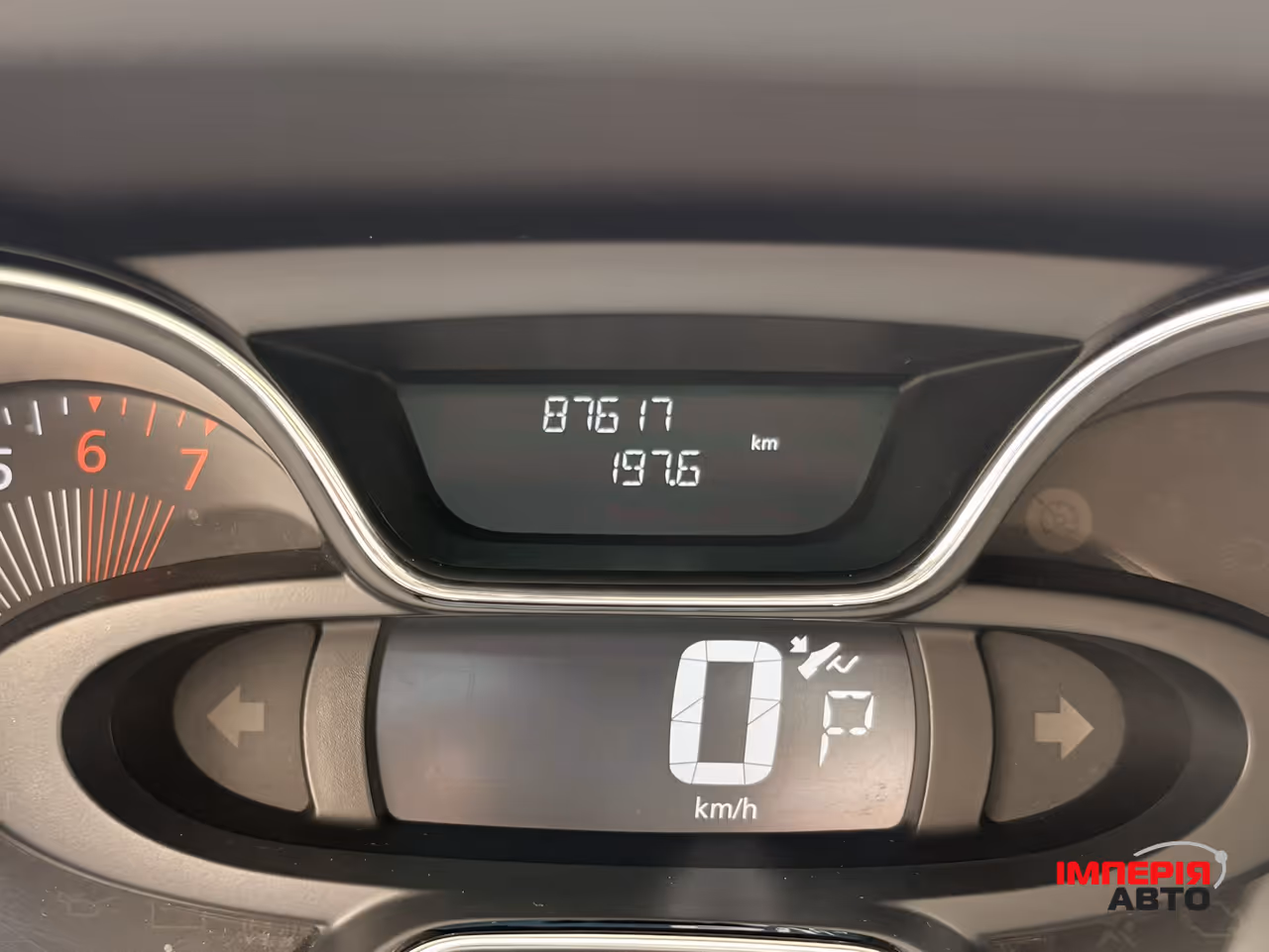 Renault Captur - фото 12