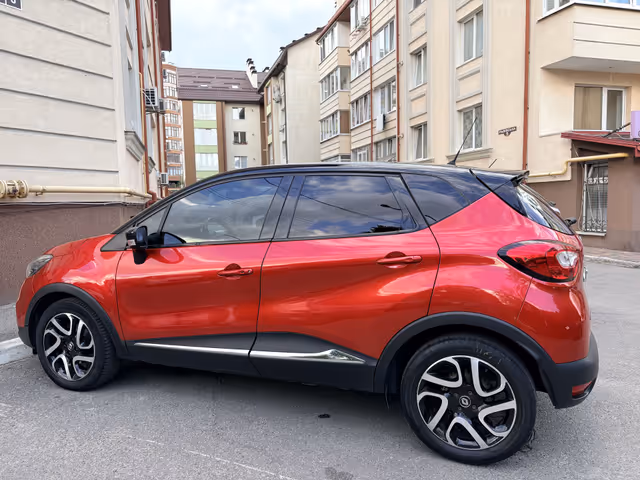 Renault Captur - фото 1