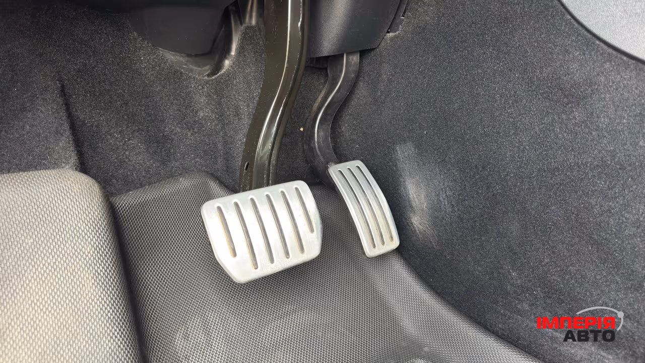 Tesla Model Y - фото 28