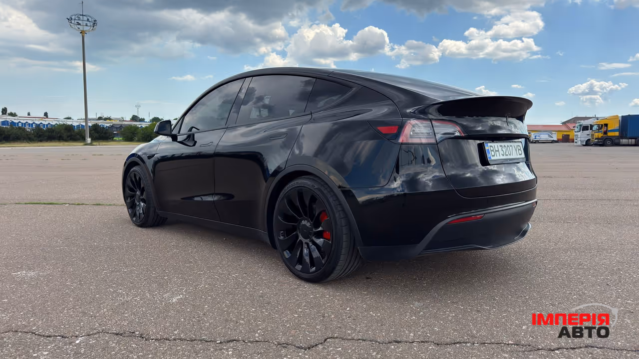 Tesla Model Y - фото 7