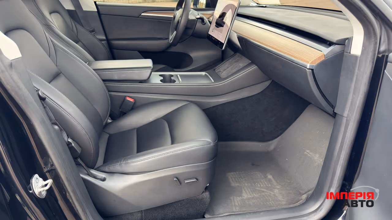 Tesla Model Y - фото 27