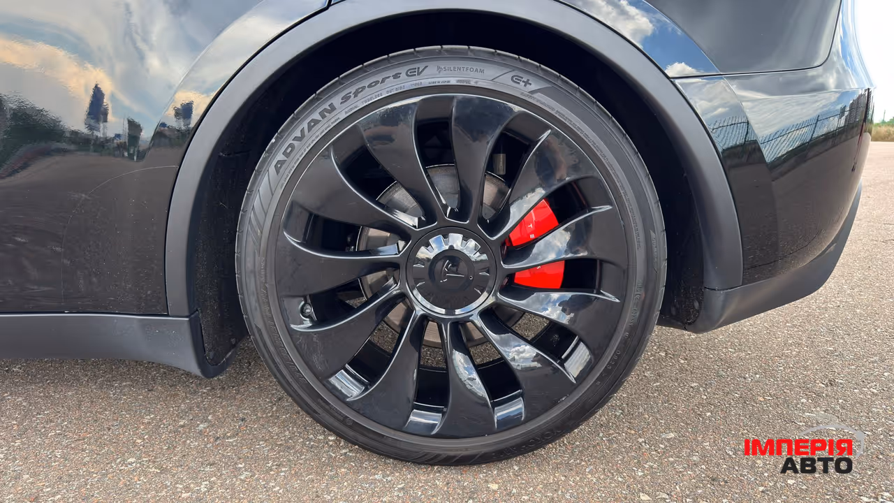 Tesla Model Y - фото 26