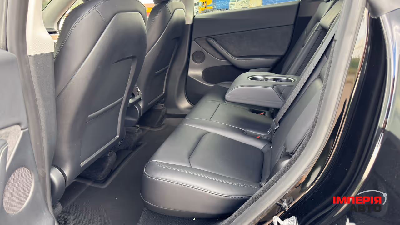 Tesla Model Y - фото 21