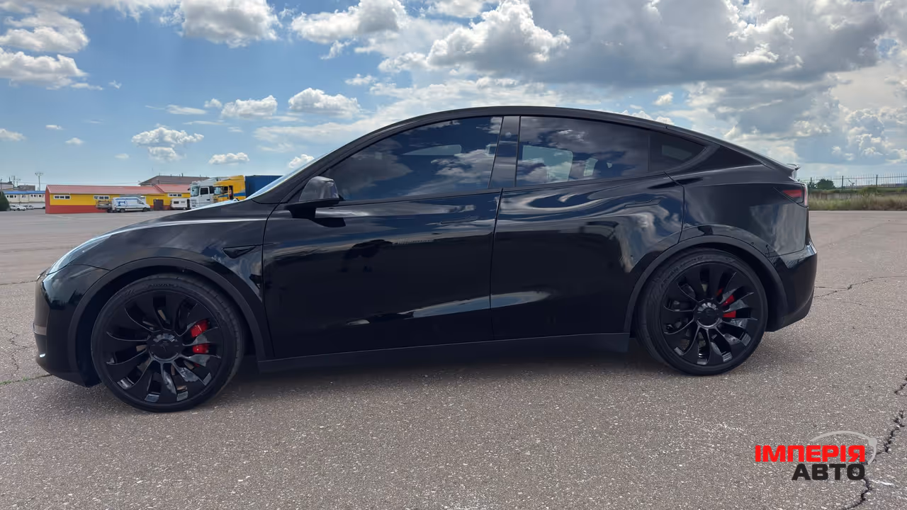Tesla Model Y - фото 6