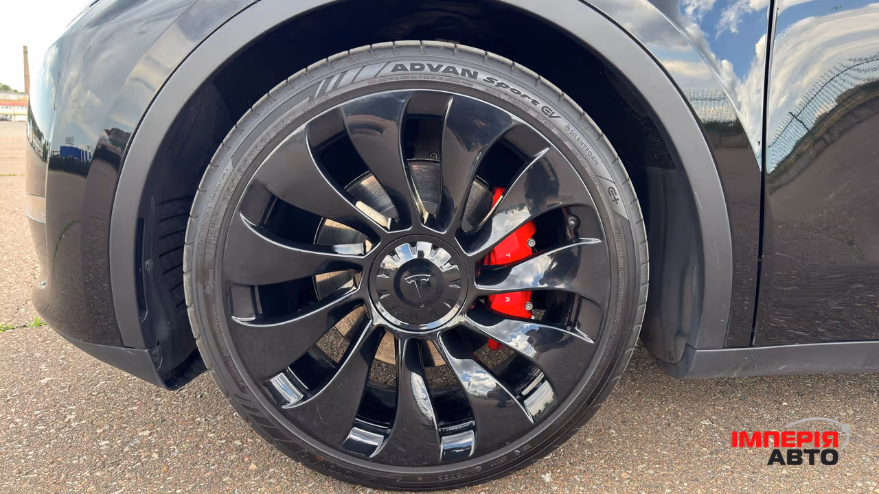 Tesla Model Y - фото 25