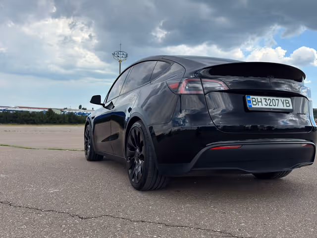 Tesla Model Y - фото 5