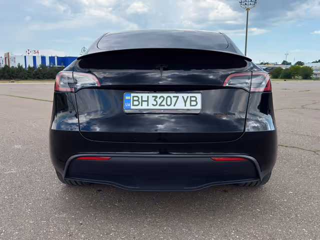 Tesla Model Y - фото 4