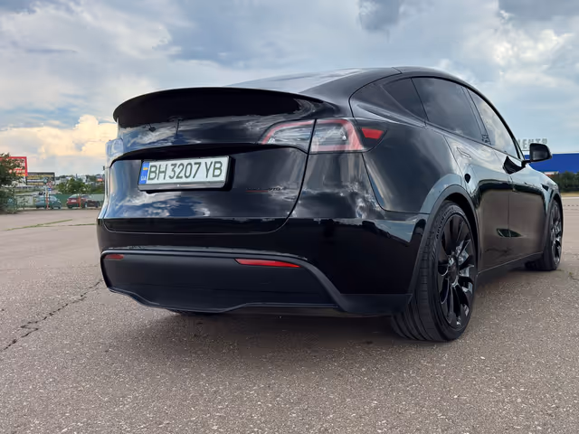 Tesla Model Y - фото 3