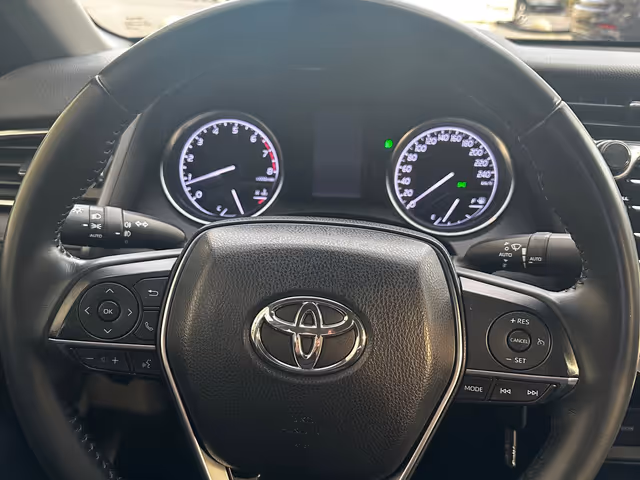 Toyota Camry - фото 4