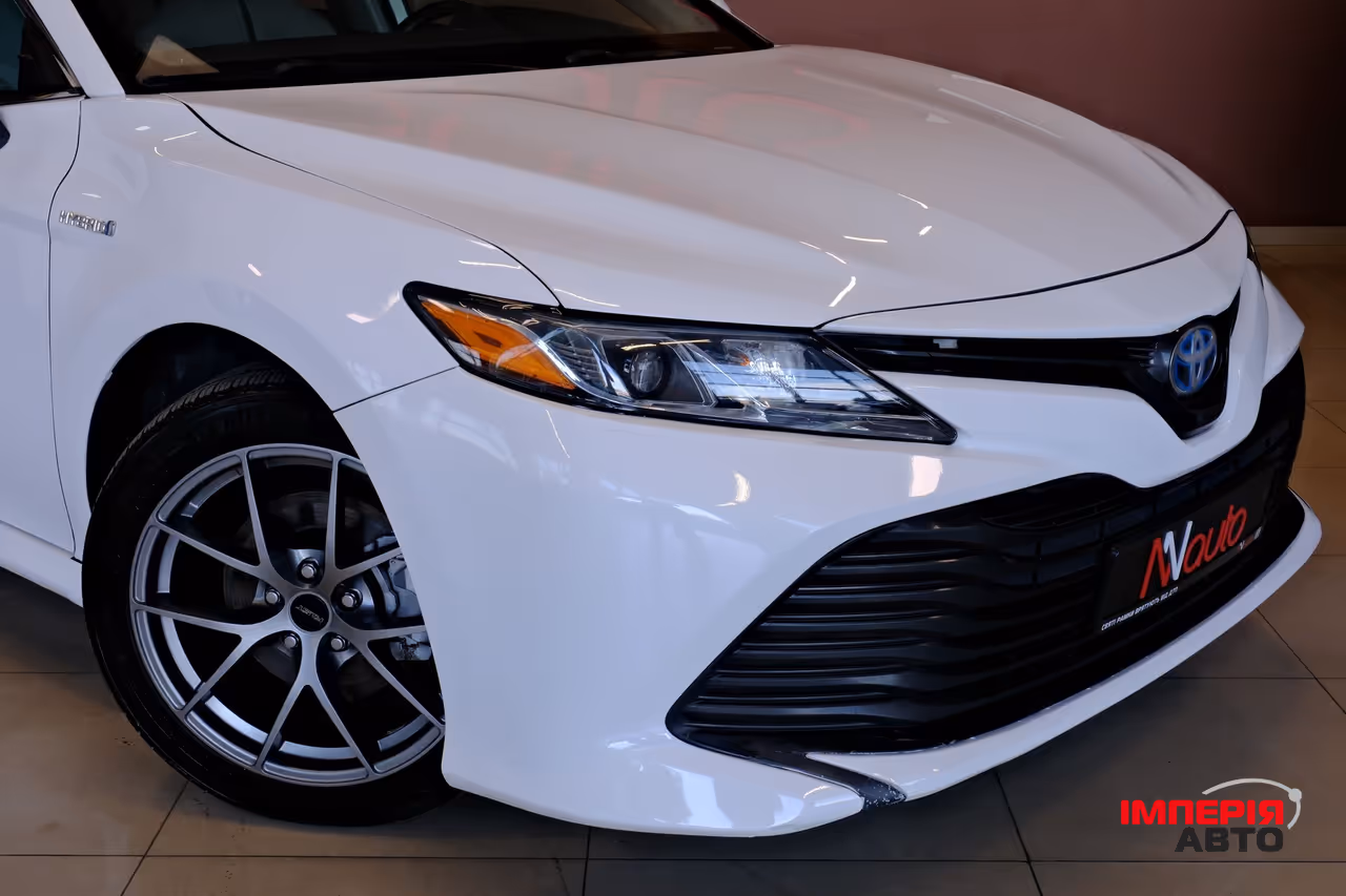 Toyota Camry - фото 3