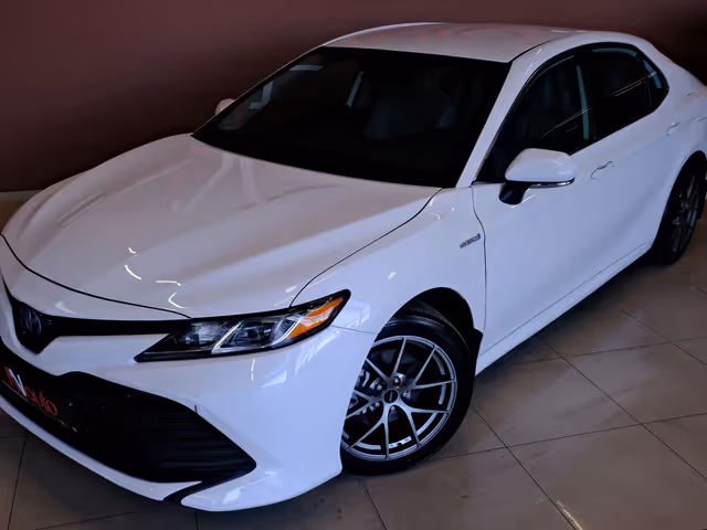 Toyota Camry - фото 2