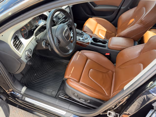 Audi A4 - фото 5