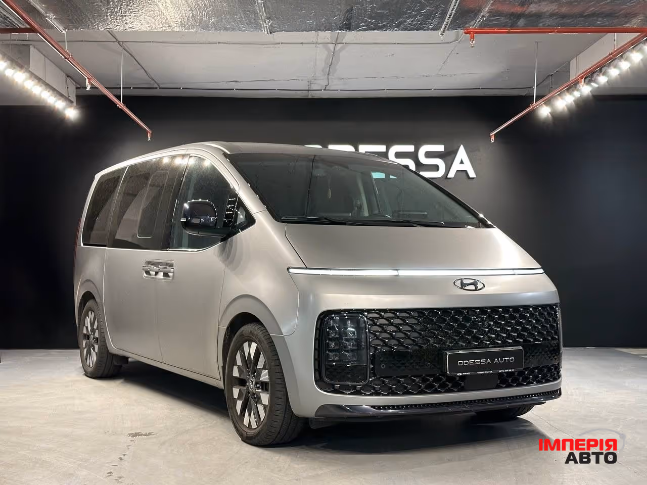 Hyundai Staria - фото 1