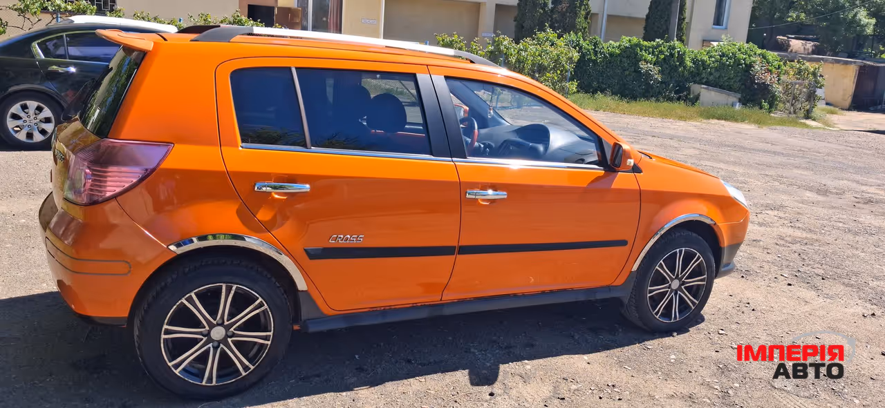 Geely MK Cross - фото 13