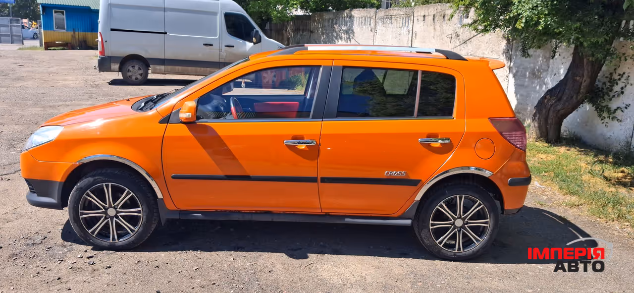 Geely MK Cross - фото 10