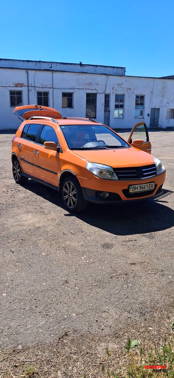 Geely MK Cross - фото 3