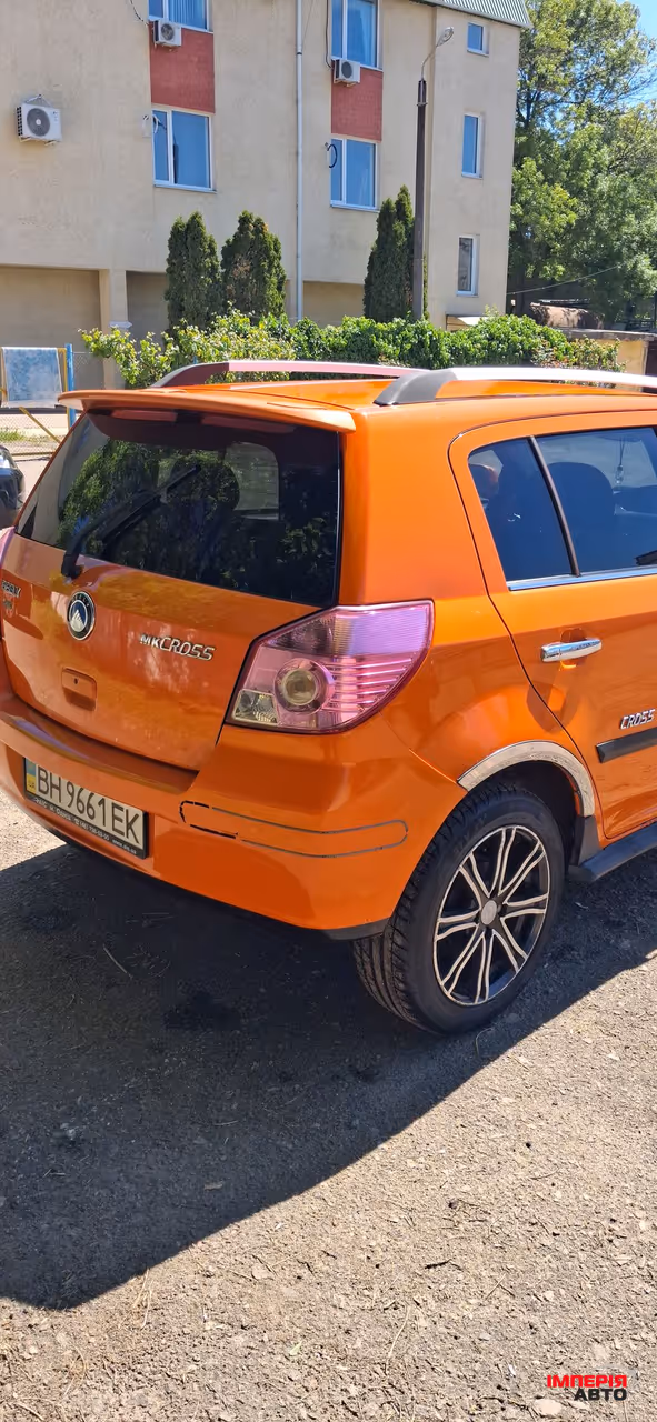 Geely MK Cross - фото 12