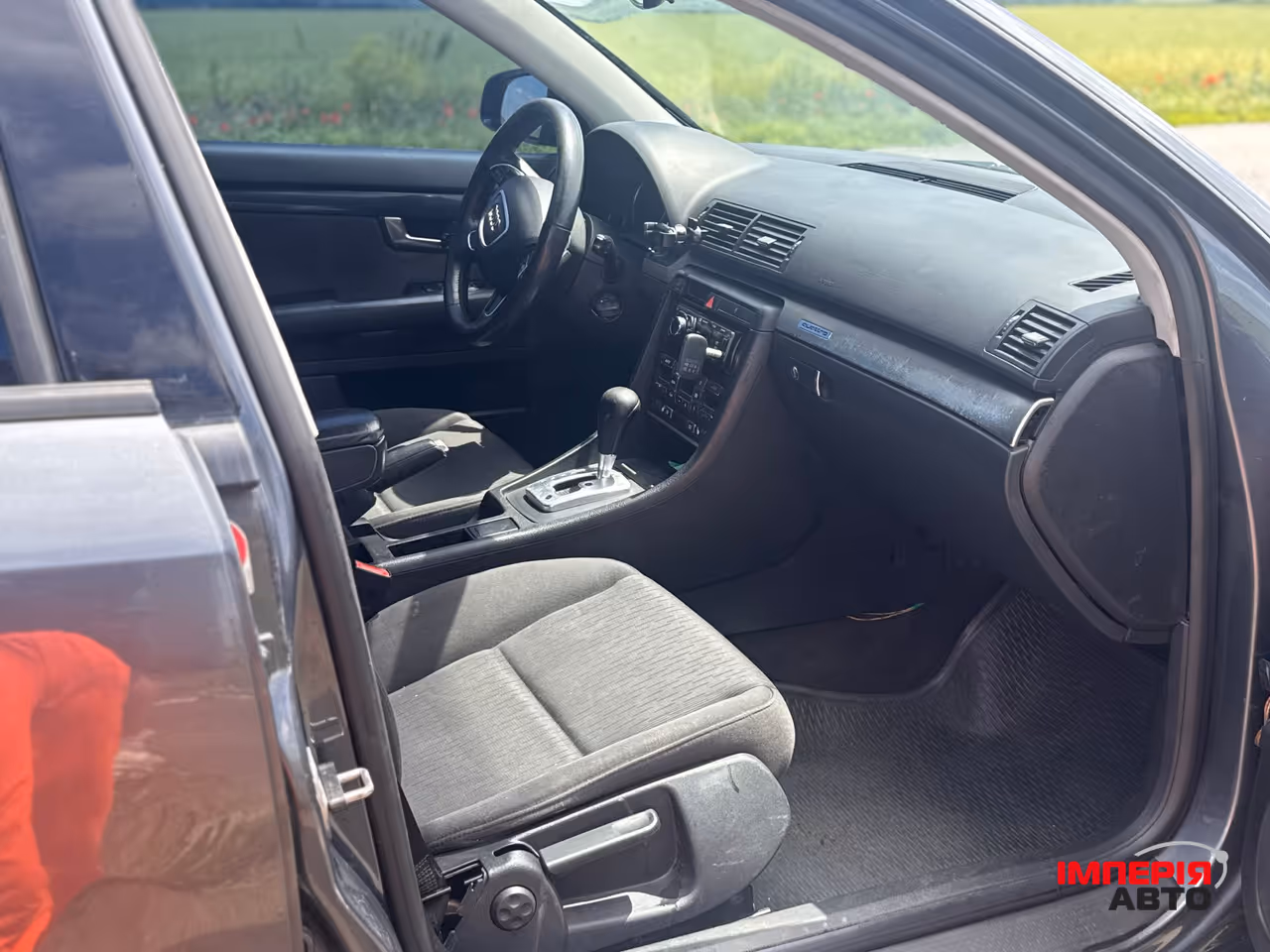 Audi A4 - фото 10