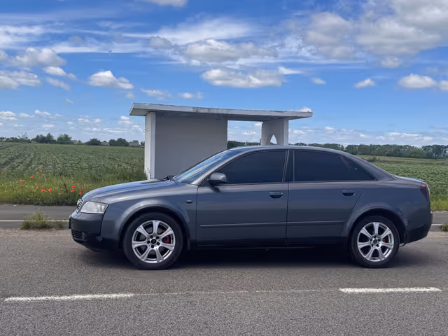 Audi A4 - фото 2