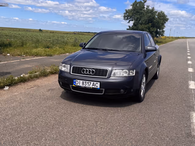 Audi A4 - фото 5