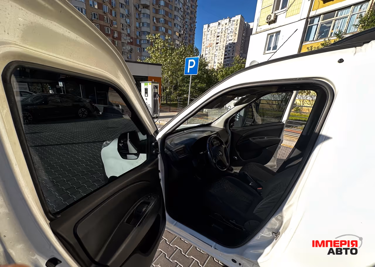 Opel Combo - фото 13