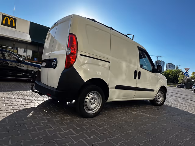 Opel Combo - фото 4