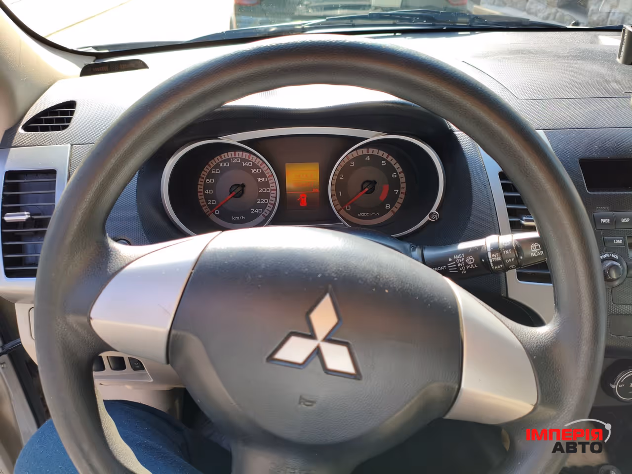 Mitsubishi Outlander - фото 8