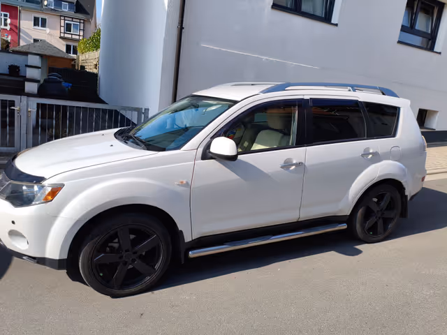 Mitsubishi Outlander - фото 4