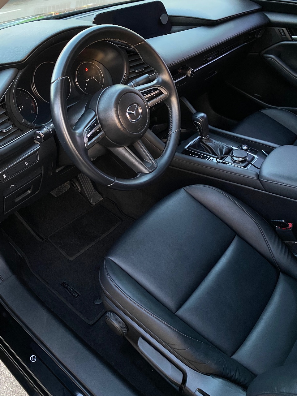 Mazda 3 - фото 11