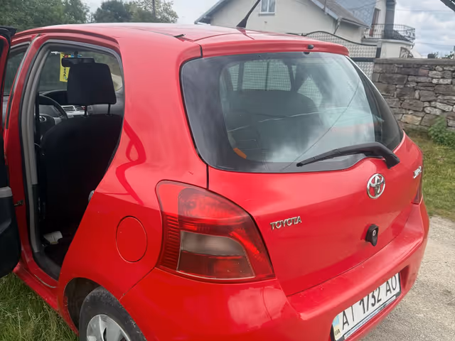Toyota Yaris - фото 5