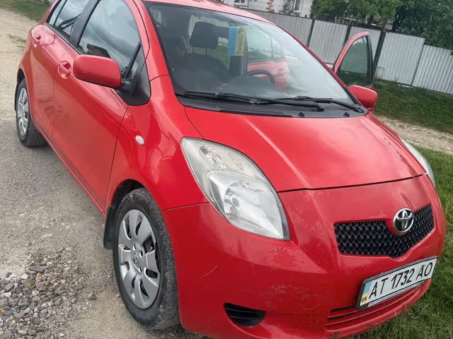 Toyota Yaris - фото 2
