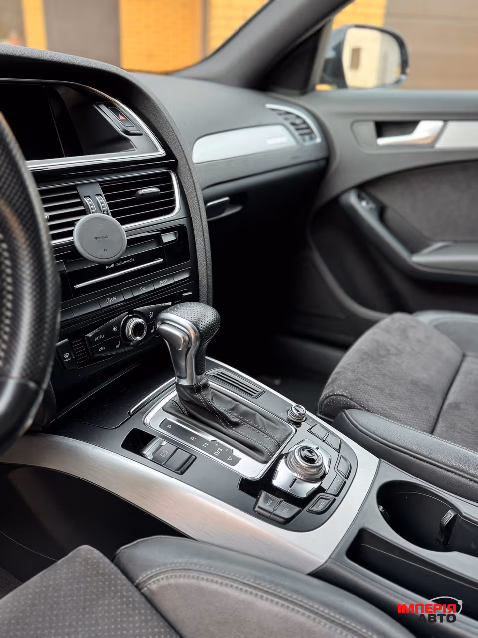 Audi A4 - фото 8