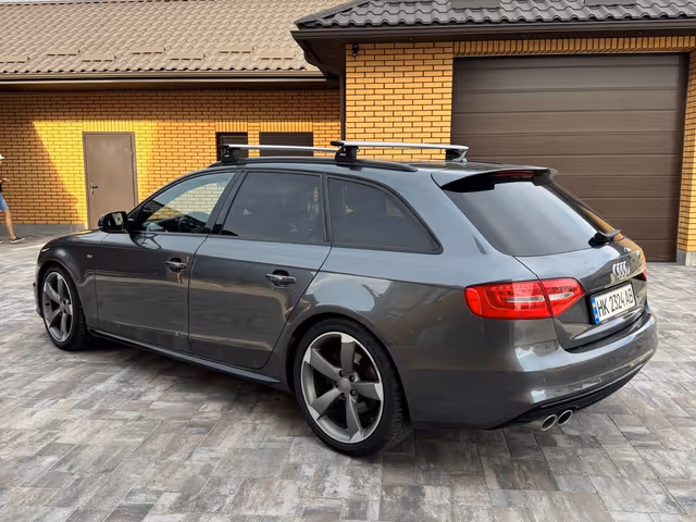 Audi A4 - фото 2