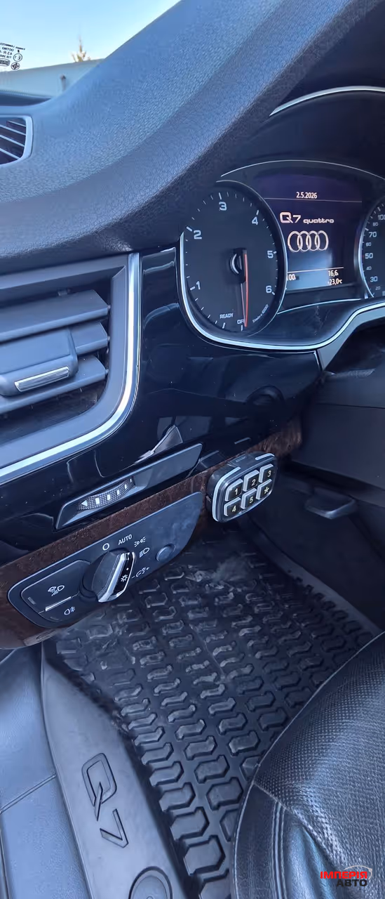 Audi Q7 - фото 9