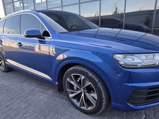 Audi Q7 - фото 2