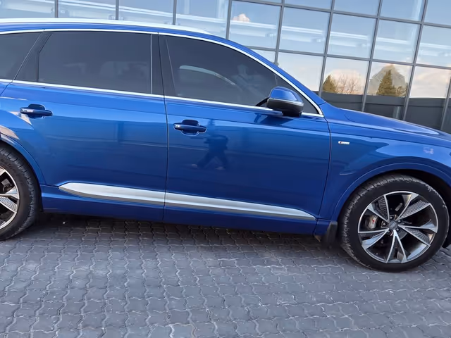Audi Q7 - фото 3