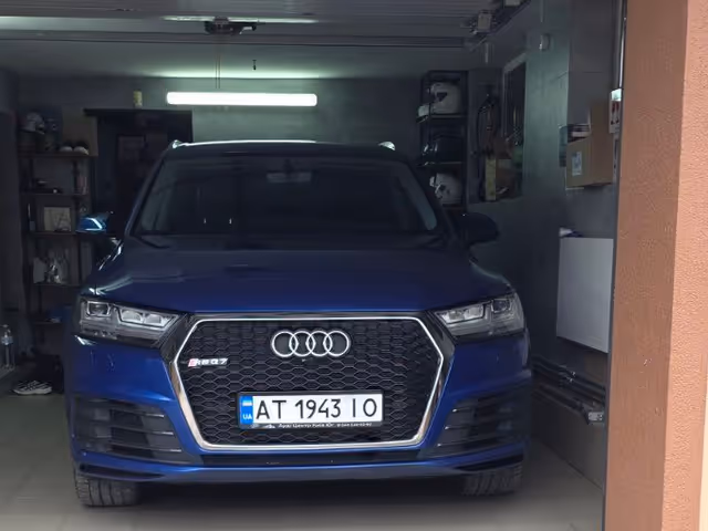 Audi Q7 - фото 1