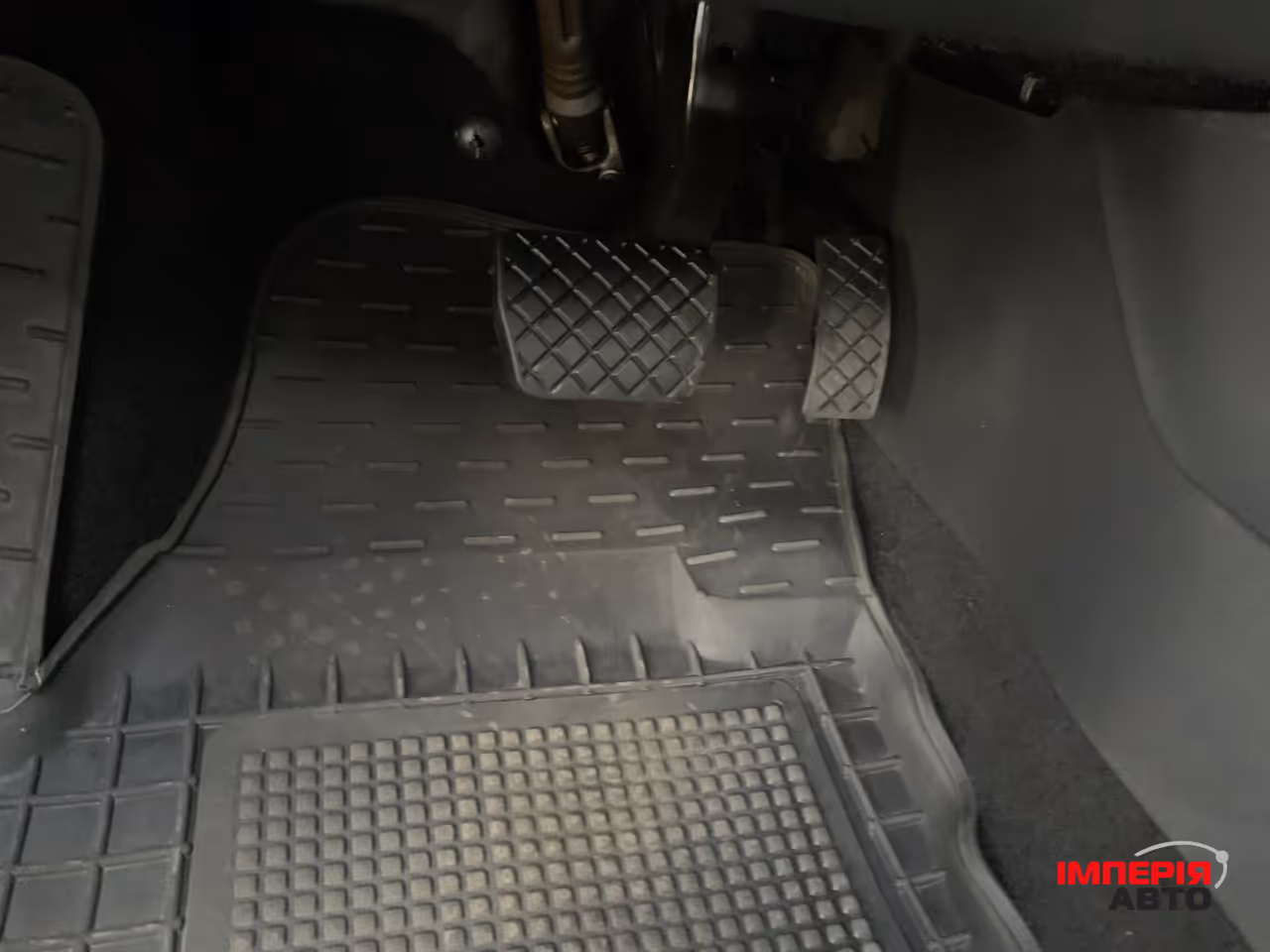 Skoda Rapid - фото 14