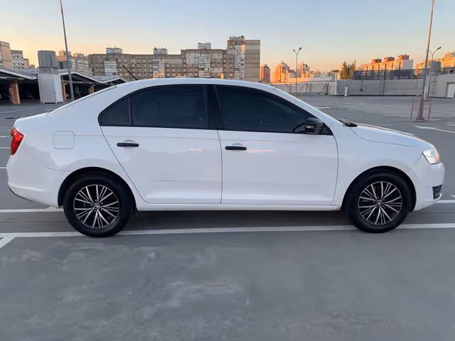 Skoda Rapid - фото 4