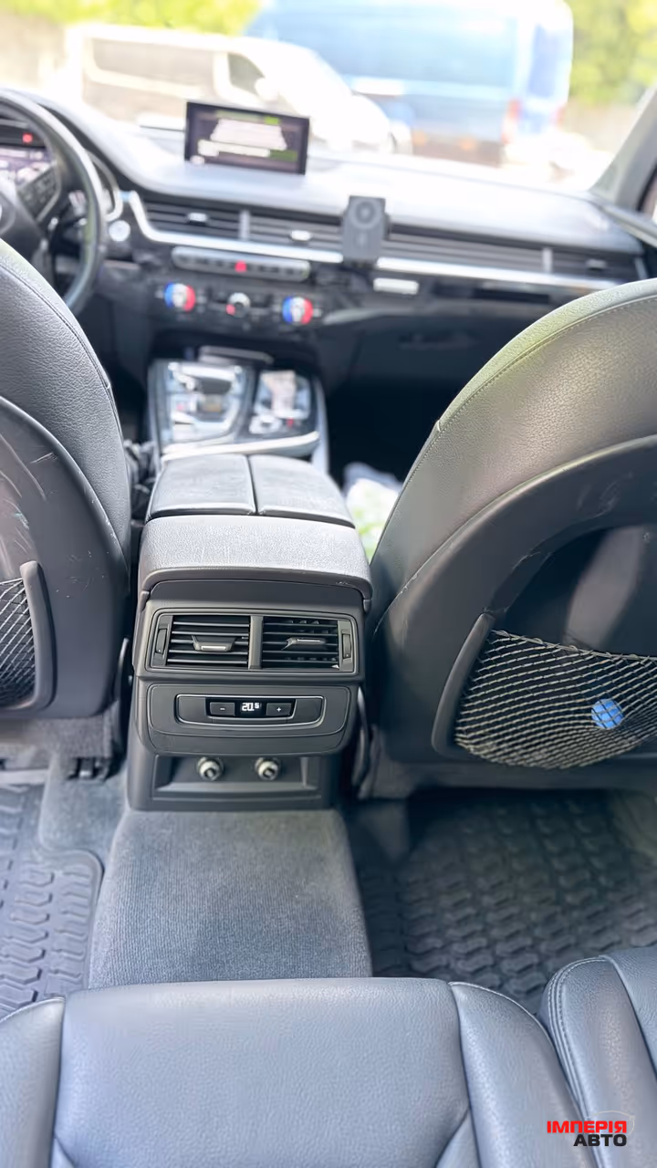 Audi Q7 - фото 23