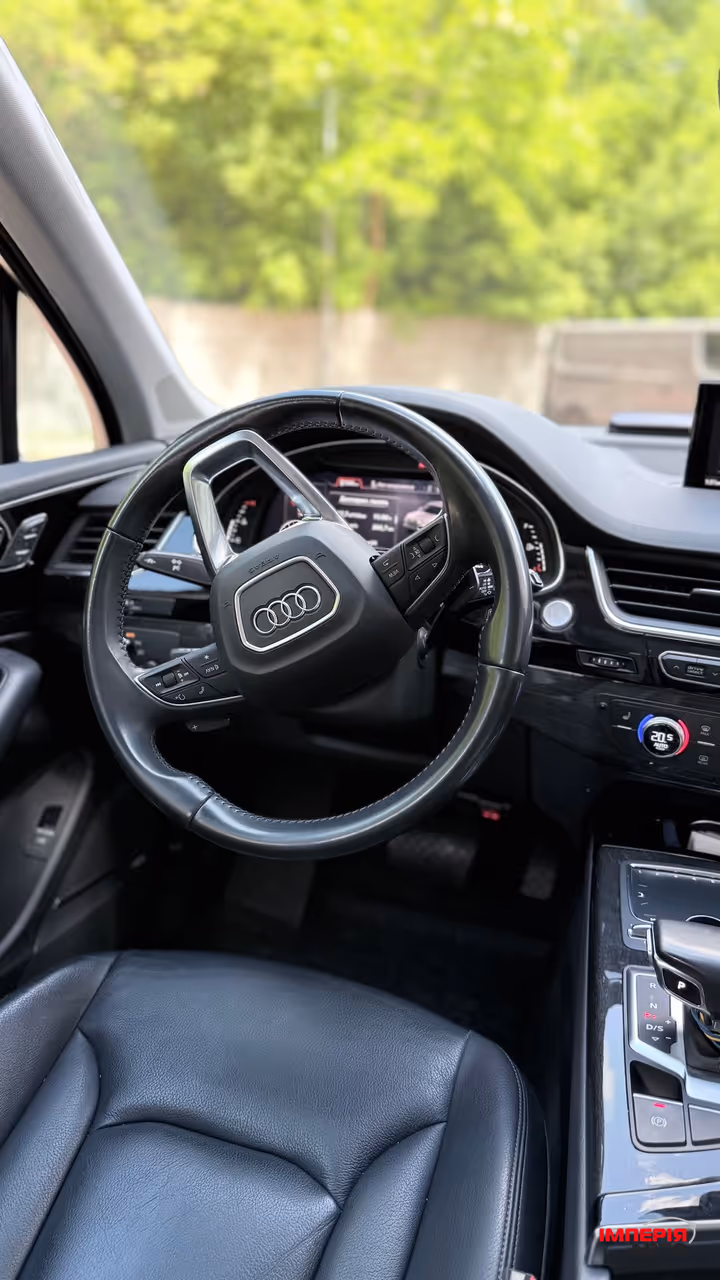 Audi Q7 - фото 25
