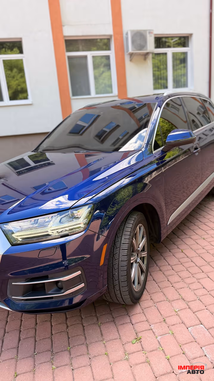 Audi Q7 - фото 8