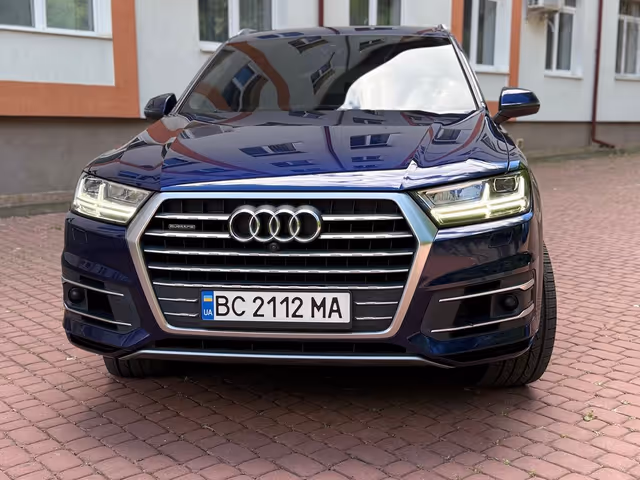 Audi Q7 - фото 1