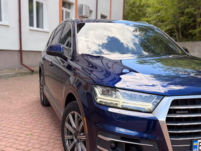 Audi Q7 - фото 2