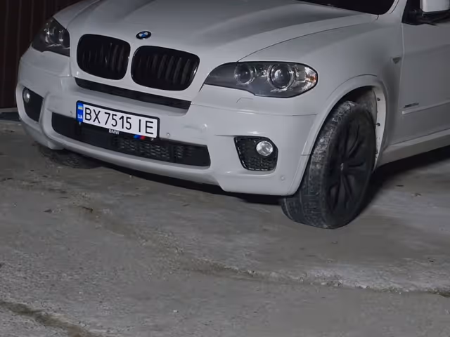 BMW X5 - фото 1