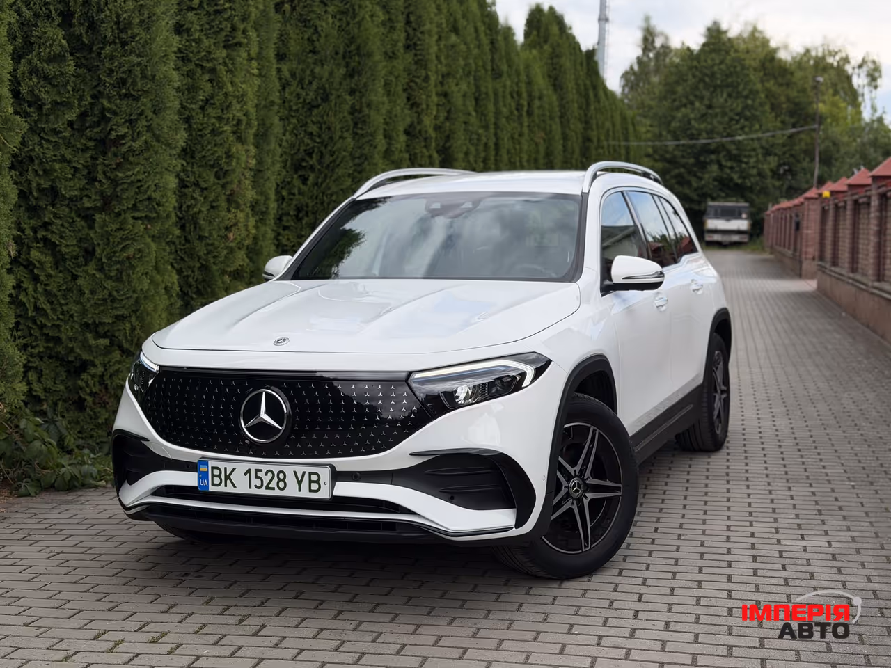 Mercedes-Benz EQB - фото 1