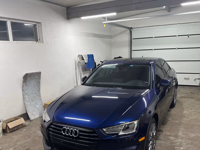 Audi A4 - фото 1